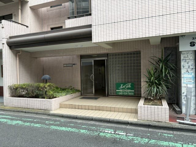 雨が一切当たらない軒下のスペースでの植栽テクニック